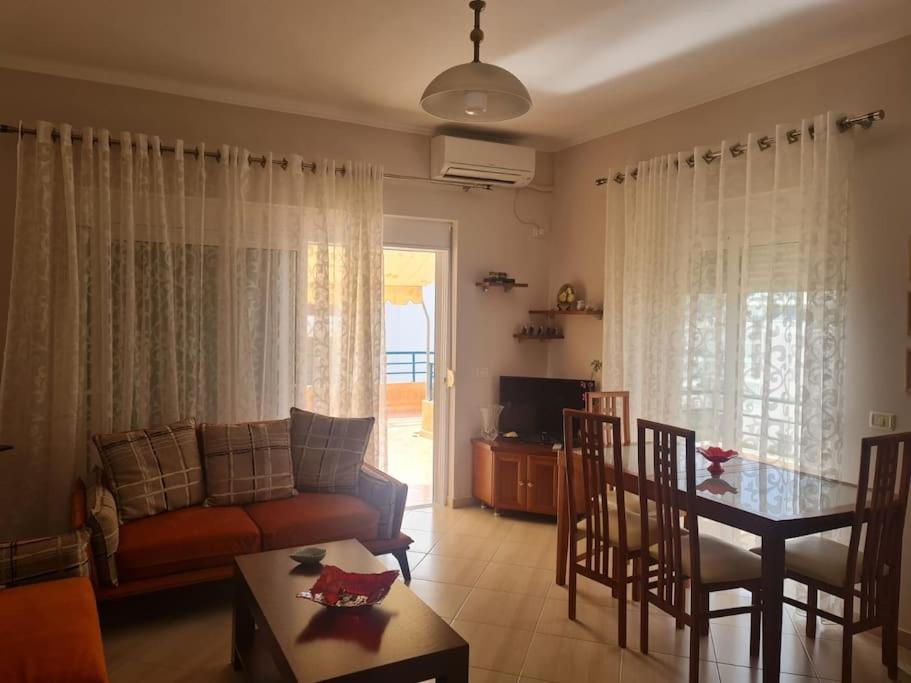 Alesia Apartment, Apartament *